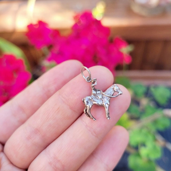 Vintage Solid 925 Sterling Silver Dainty Cowboy on a Horse Pendant Charm - Picture 5 of 8